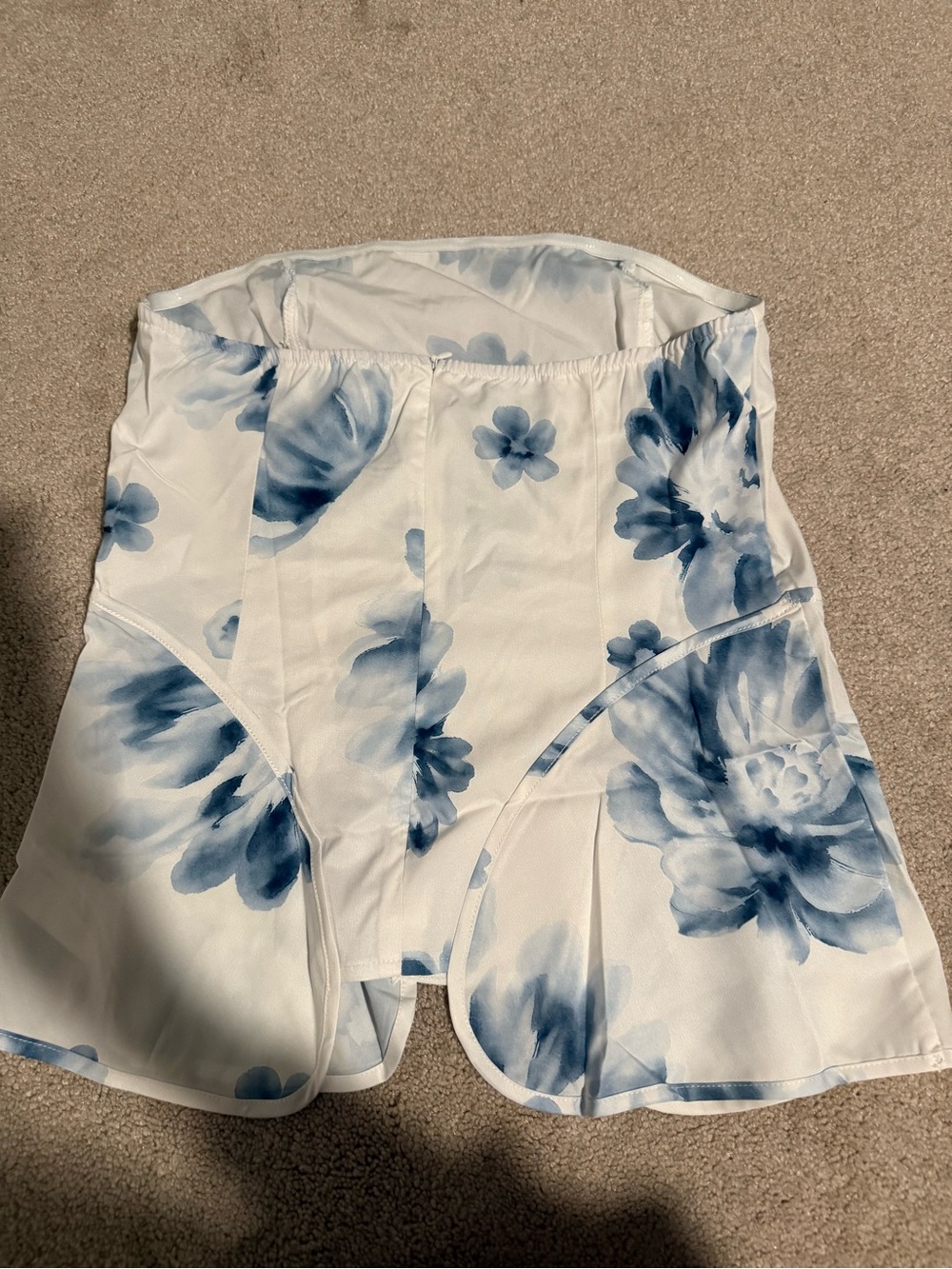 White strapless top with blue flower - Picture 3 of 3